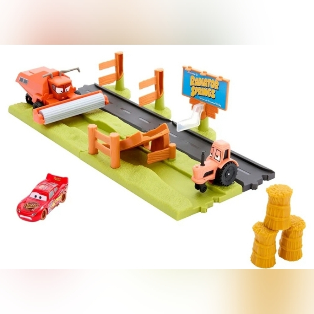 Disney Lightning McQueen Red and Orange Racing Playset